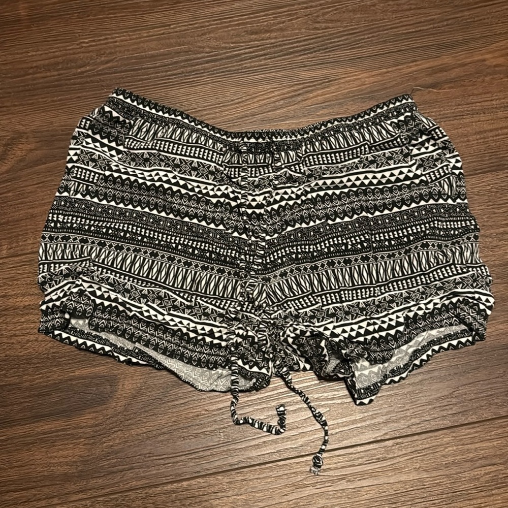 Summer patterned flowy shorts